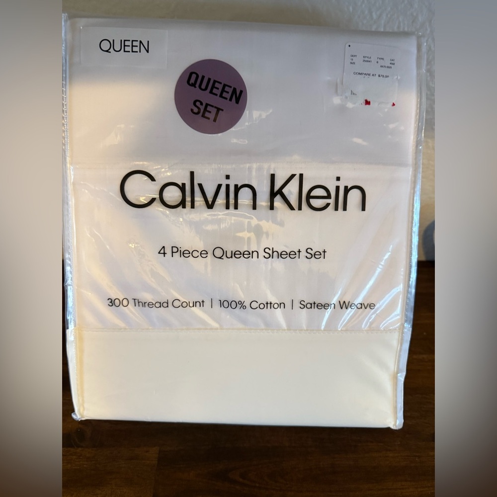 NEW Calvin Klein Sheet Set White Queen Size 300 Count Satin Weave 4 Piece Set